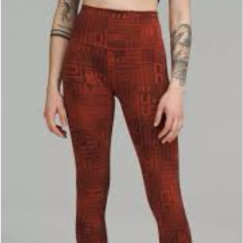 LULULEMON Wunder under train, high rise tight, 28 in size 6